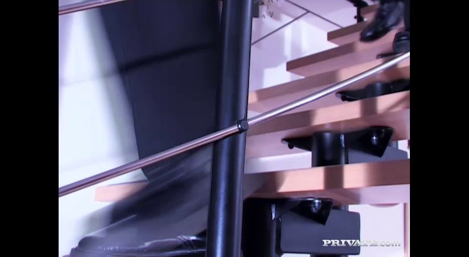 Katerina Privates: Hot Lesb Threesome Ends in Bukkake!