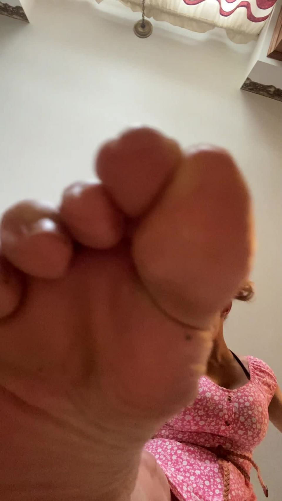 M@nyV1ds - QueenMotherSoles - Giantess Slave Sole Licker
