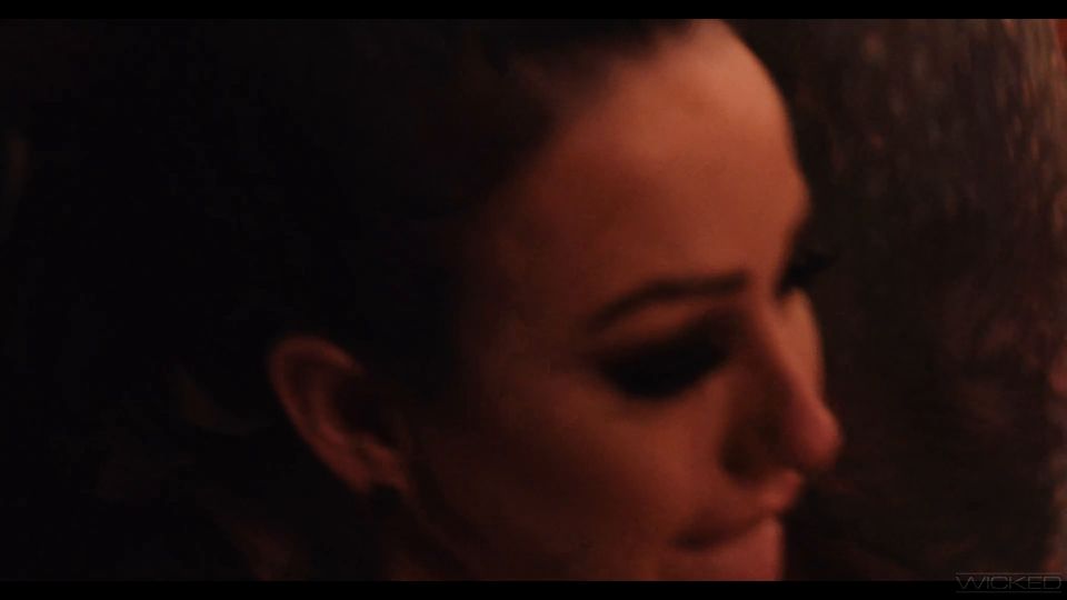 El Thriller Desquiciado de Jennifer White: Acción de Cine Explosivo