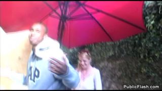 Rubia, natural y húmeda