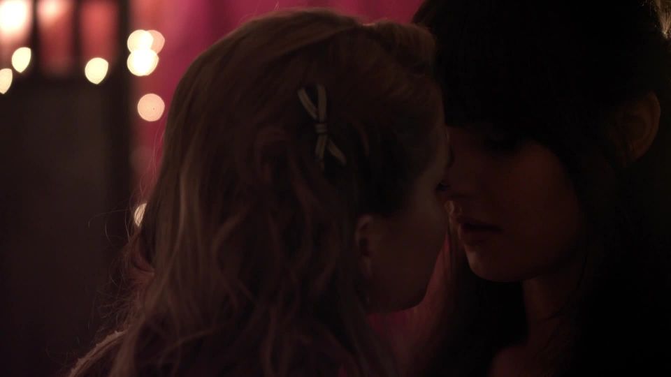 Alexandra Turshen, Michelle Hendley - Boy Meets Girl (2014) HD 1080p - [Celebrity porn]