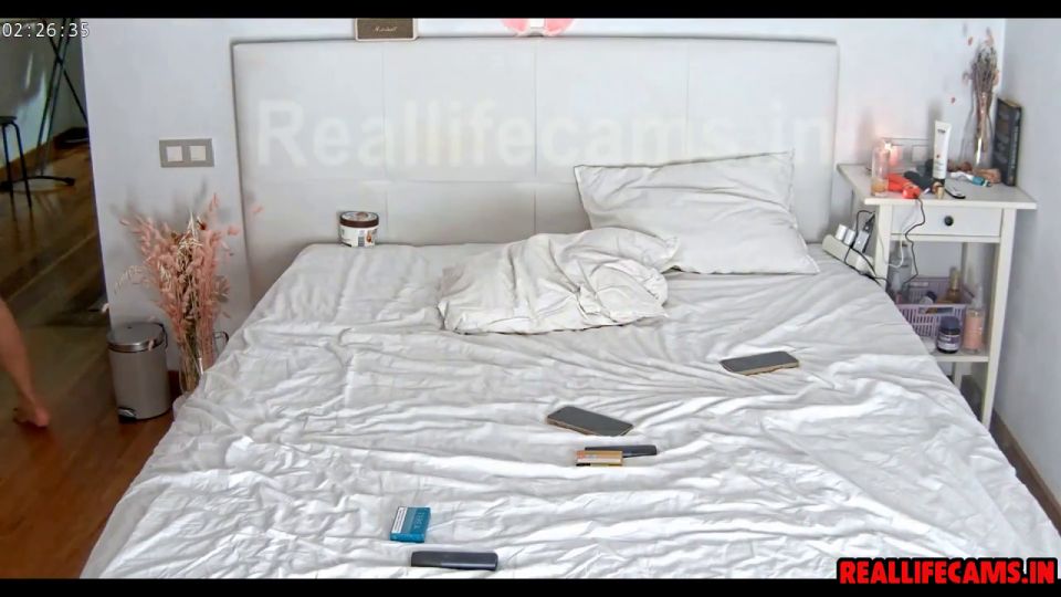Reallifecam - Medusa y amigo tienen charla rápida de masaje en el dormitorio 15.09.2024 720P - Voyeur