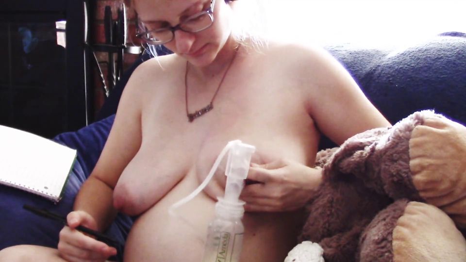 Video ordeño de mis tetas embarazadas mientras trabajo Rose Spades 1080p FullHD