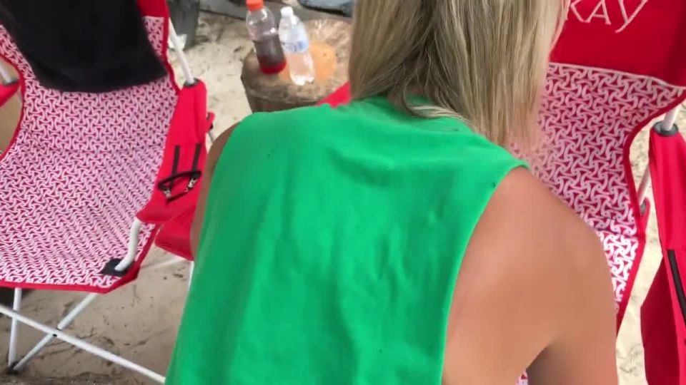 [Amateur] Rain Storm: Fit Girl Model Sucks And Fucks On The Beach