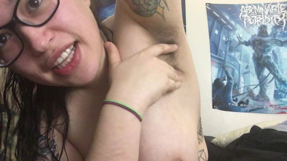 00721 - Kezia420 Bbw Latina tiene axilas peludas 38Gg