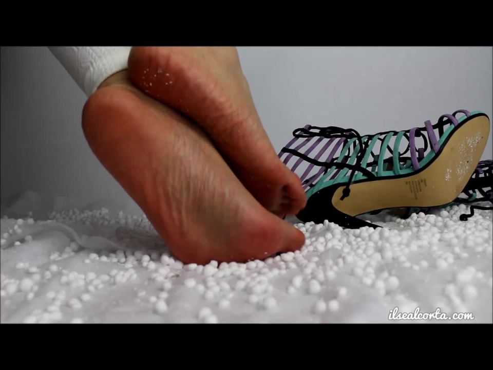 Video online ilse Alcorta - Snow Toes | footworship | pov