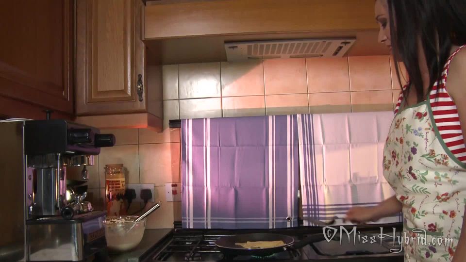 porno clip 7 asiático femdom azotes Metiéndose con un Dildo de vidrio mientras que el uso de un enchufe de culo cubierto en crema Squirty, enchufe en el fetiche porno