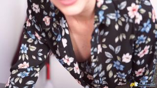 DownBlouse Jerk - Sophia Smith - Help Me Out, ellie idol femdom on pov 