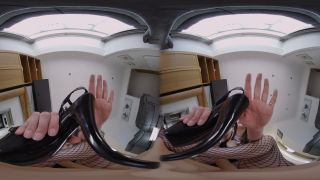 Valentina Boux - Facesitting Boss