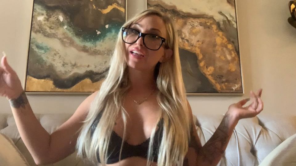 Tempting clip with irresistible Sorceress Bebe.