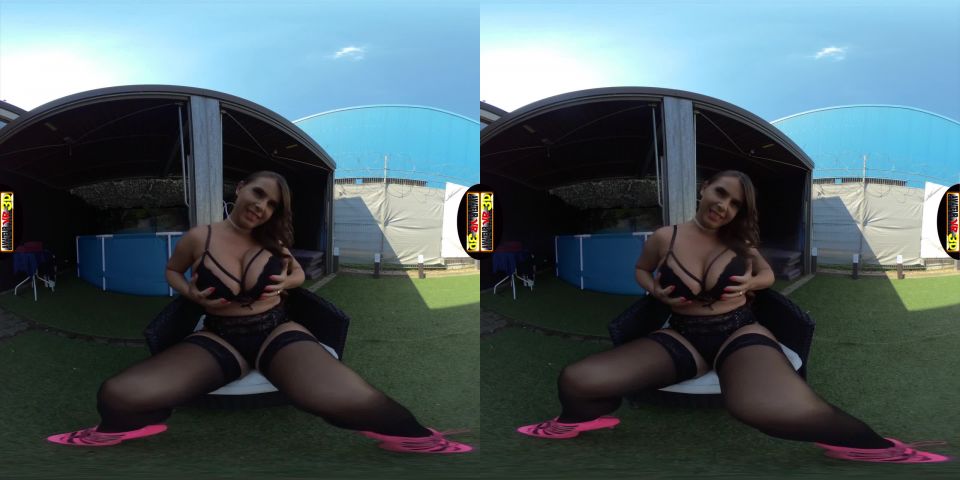 [VR] Sexy Susi - She Starts Squirting for You...