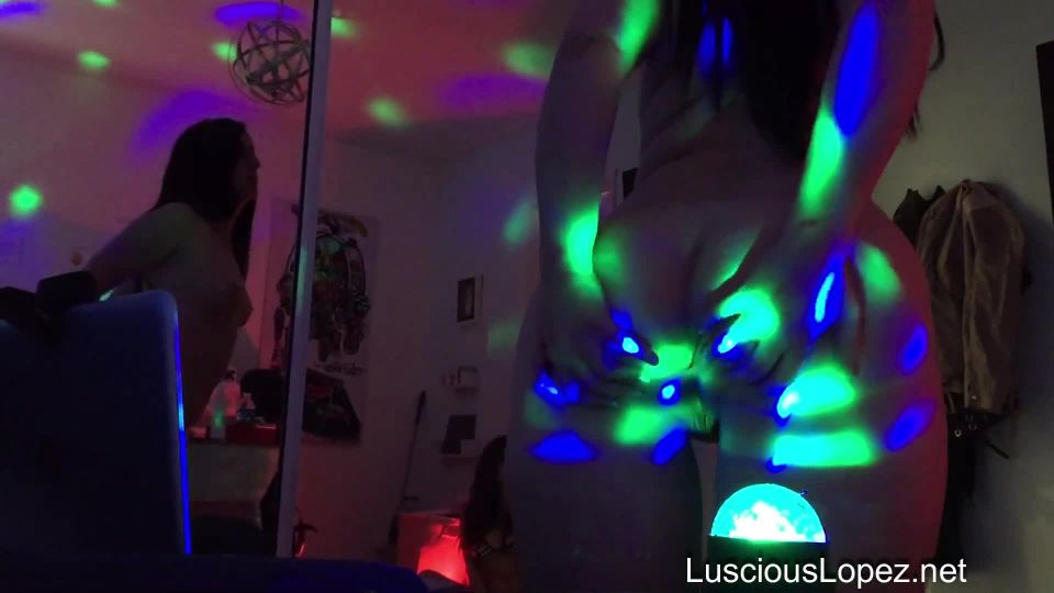 Luscious López[0870372] #twerk #booty #bikini #lusciouslopez [2017-12-19]