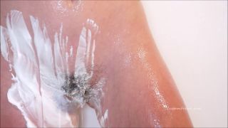 Custom Fetish - Vicci Trims Her Full Bush - Fetish