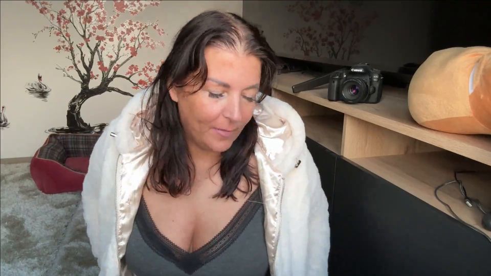 Nina - Nice - Megaflauschig - Fleecejacken Dirty Talk und Abspritz - Wichscountdown 1080P - Germany