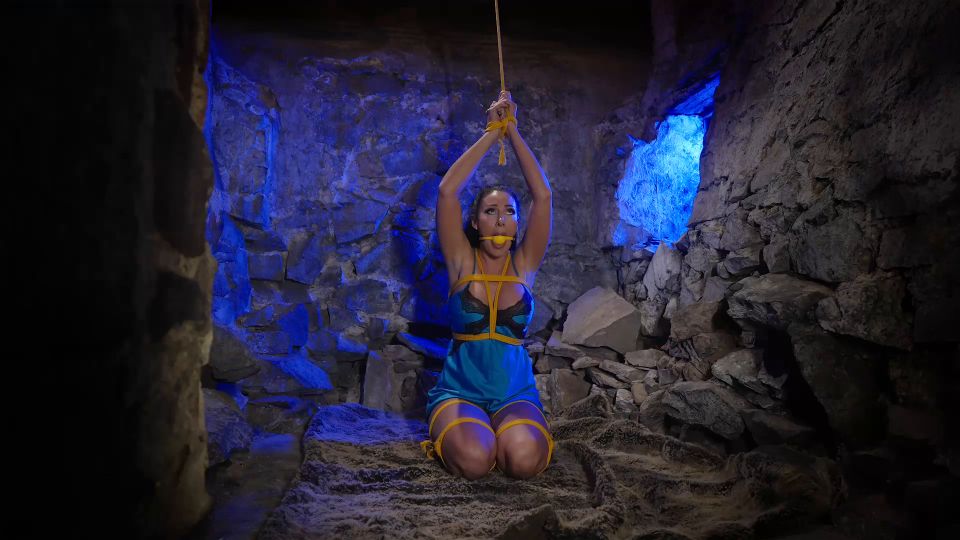 Elegancia restringida: Mila Amore - No puede pagar / no pagará.