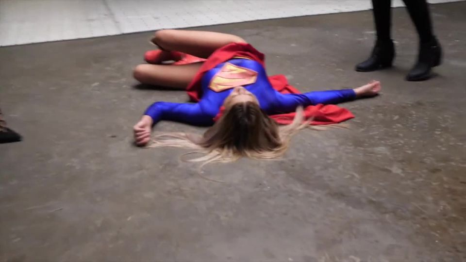 [supermisses.com] supergirl gets her ass kicked by hot lesbians 720p