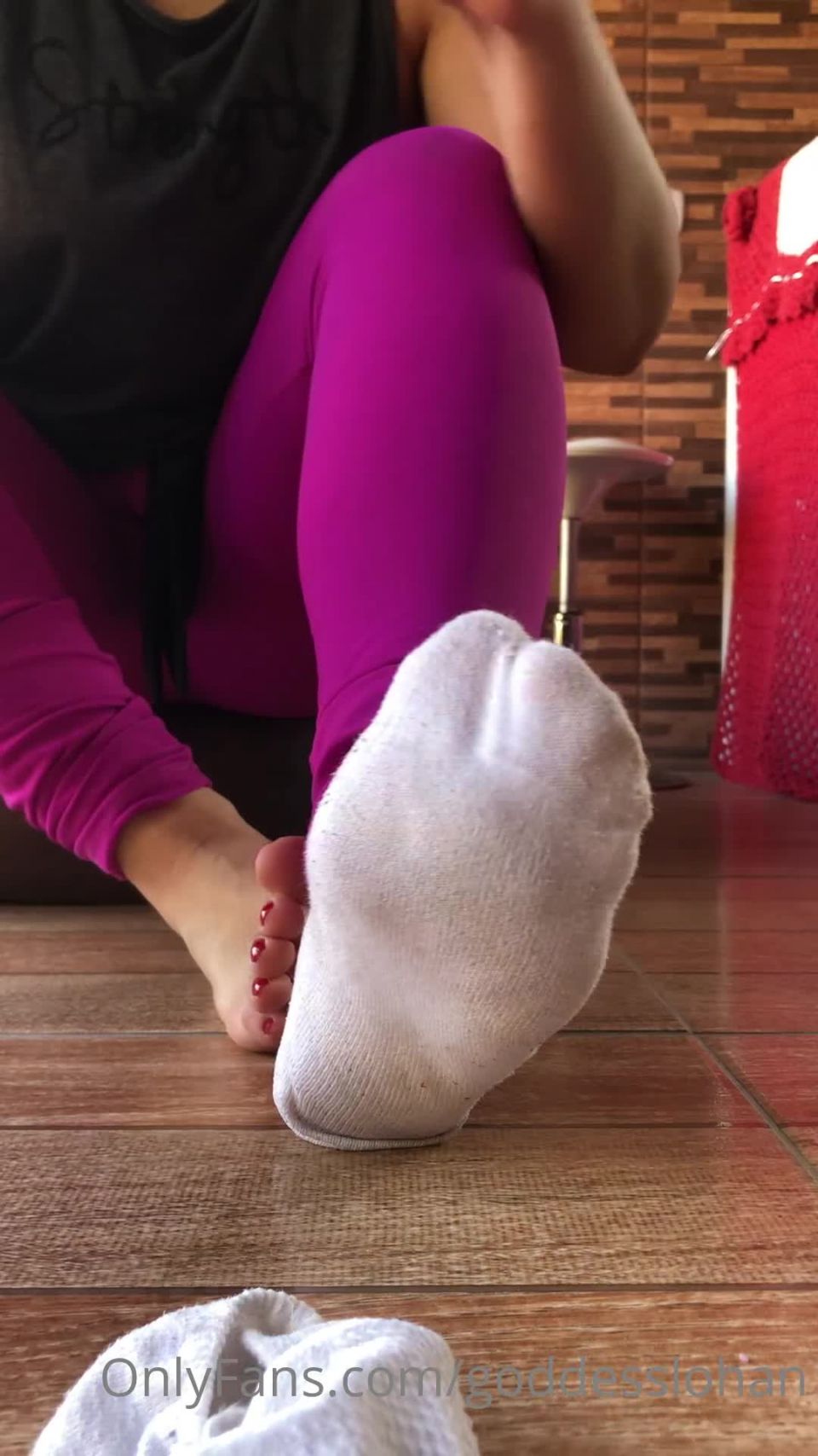 online video 19 goddesslohan 03 08 2020 692672411 Chegando do trei | goddesslohan | feet porn foot fetish por