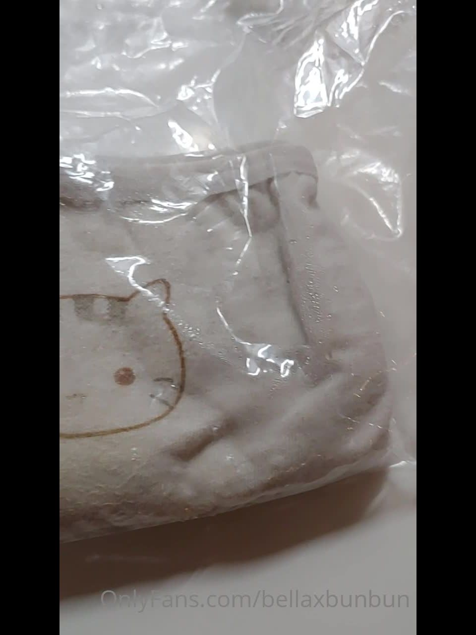 Bellaxbunbun () - guys - the - bag - is - fucking - steaming - and - condensing - i - m