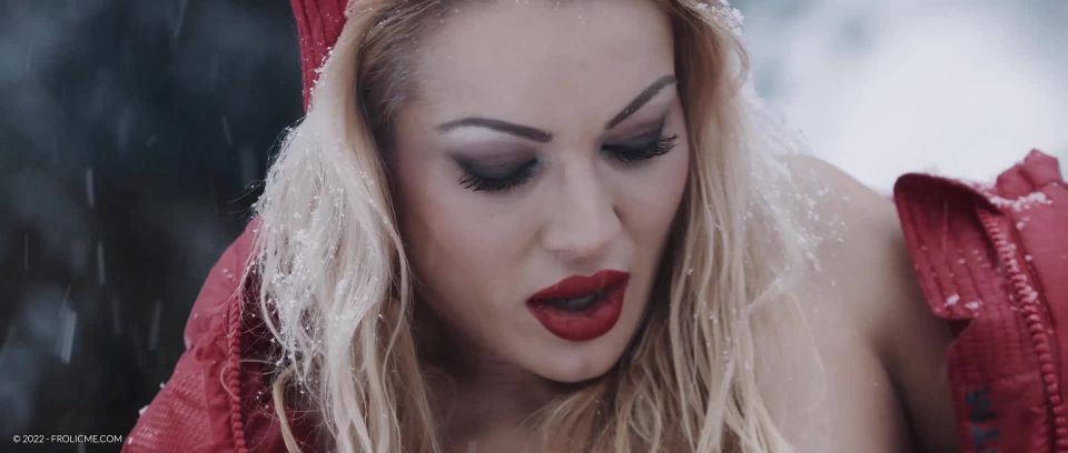 [FrolicMe] Cherry Kiss Snow Cherry [12.18.22] [1080p]