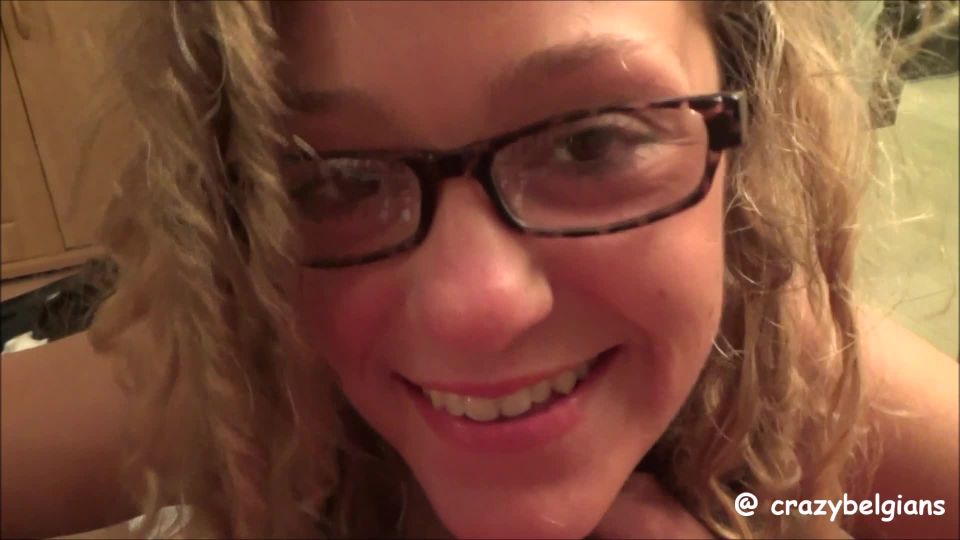 sexo4charityMi secretaria quiere chupar mi polla