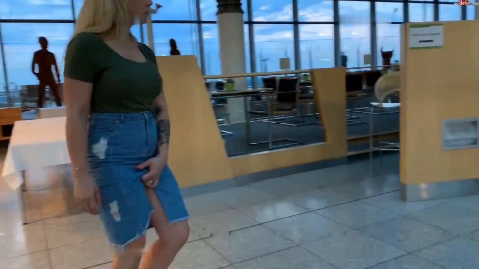 SteffiBlond - Im Flughafen dort Mund markiert - selbst die Aussichtsplattform riec... - FullHD 1080P