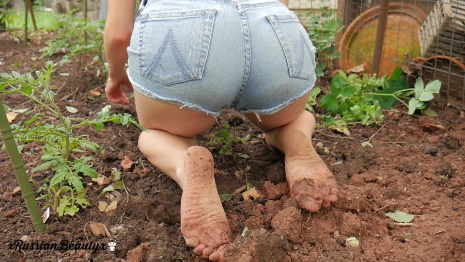 porno clip 13 Madison Marz - Cómo conseguir mis pies sucios en el jardín en femdom porno asiático pies fetiche