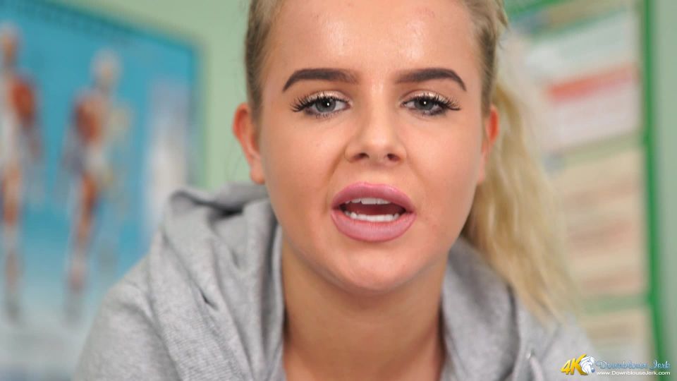 Video en línea DownBlouse Idiota - Nuevo Docotor  gratis  femdom porno