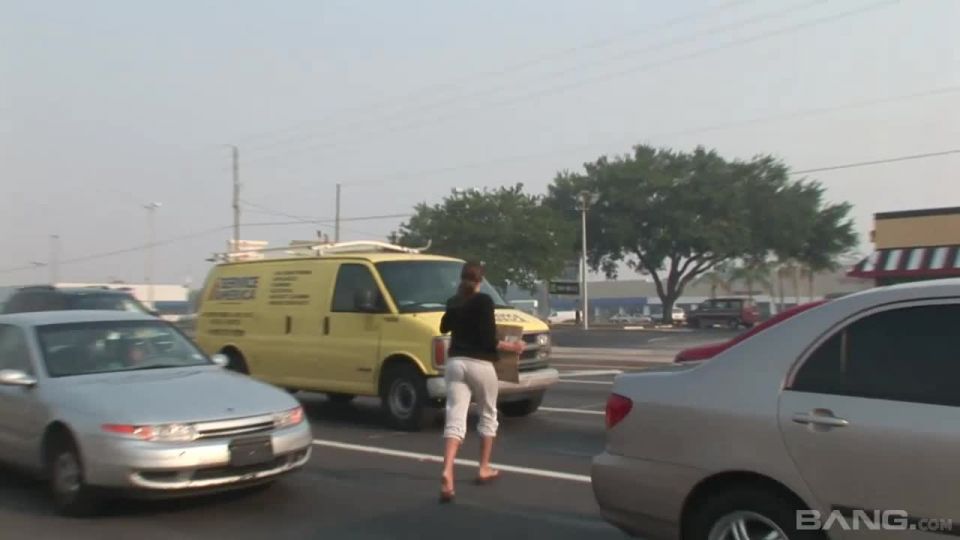 Clara siempre está abajo para un público de aventura real!