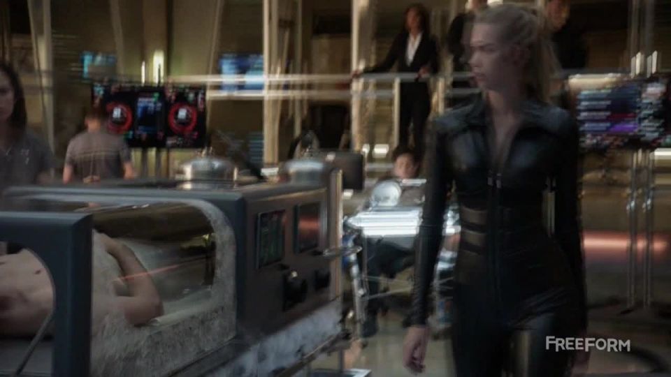 Emma Ishta – Stitchers s02e01 (2016) HD 720p!!!