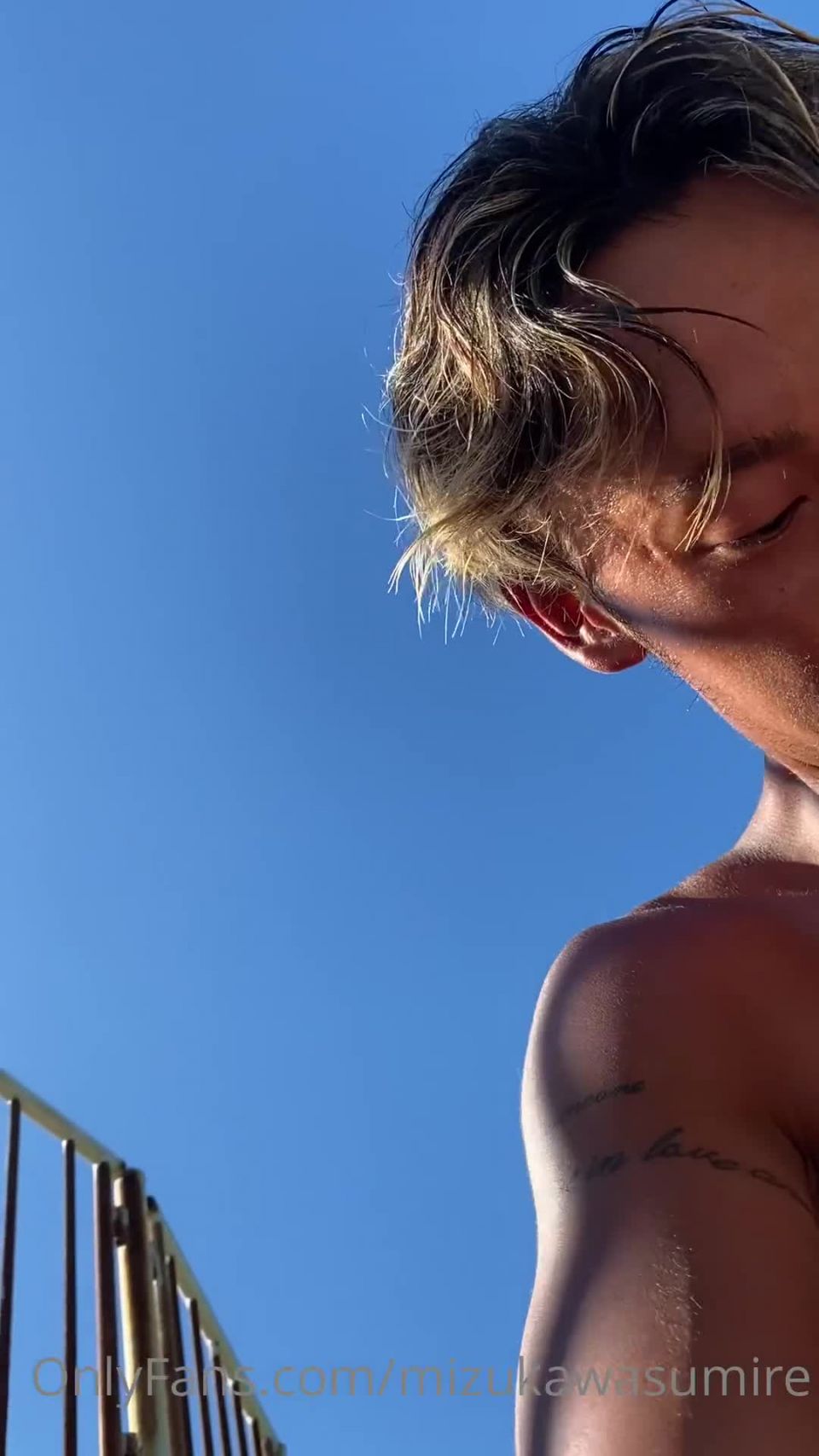 Vulgar Mizukawasumire (@mizukawasumire) - violent provocative.