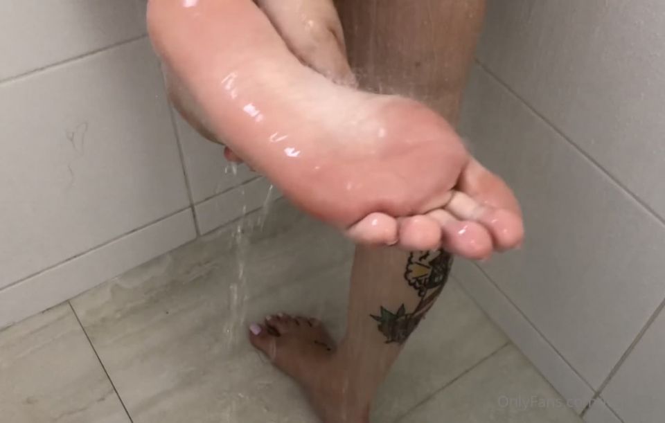 free video 47 ts foot fetish lunafeet 24-10-2020-1133967830-Come here take a shower wit, feet on feet porn