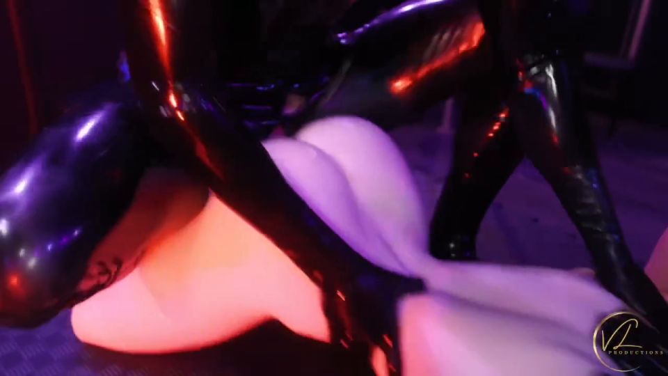 Mi esclavo virgen pierde su virginidad a mi sexo (Porno fetiche)