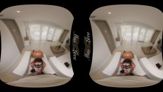 UPS driver receives a big tip - 5K VR