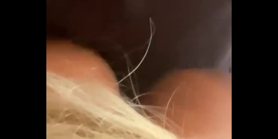 Belle Chatte Cette très jolie blonde se prend une grosse bite dans la chatte