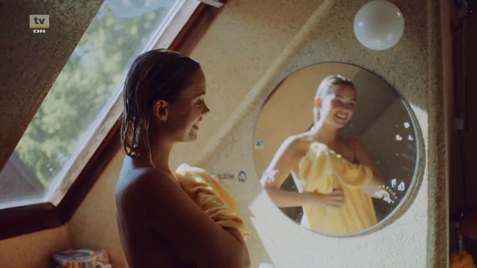 Rosemarie Mosbæk, Josephine Park - Doggystyle s02e01 (2019) HD 720p!!!