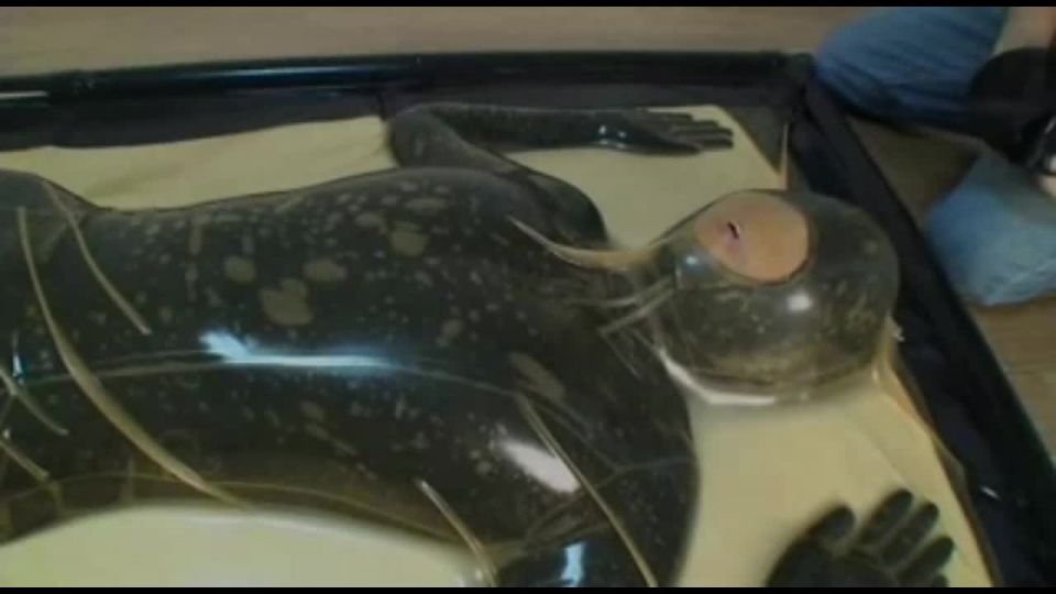 7177 Rubber Girl Vacuum Bed Breathing Control Breathing Exchange