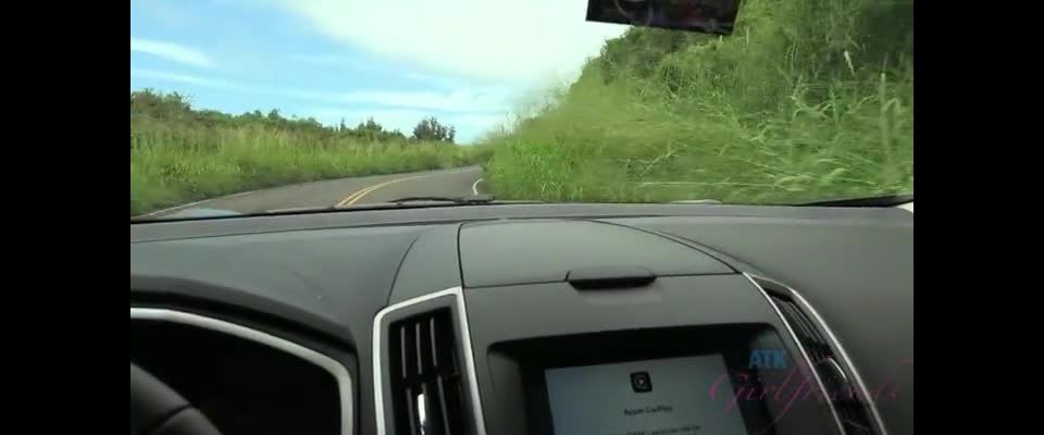 You take Niki to see some sights and she can't stop flashing!!!!