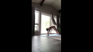  summeravery  Monday Morning Stretching, summeravery on milf porn