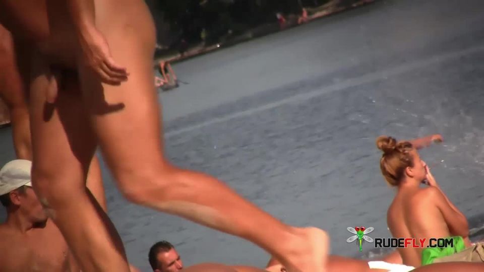 video adulto gratis 26 Naked adolescente naturista deja que el agua beso su cuerpo 2  cámara oculta  webcam