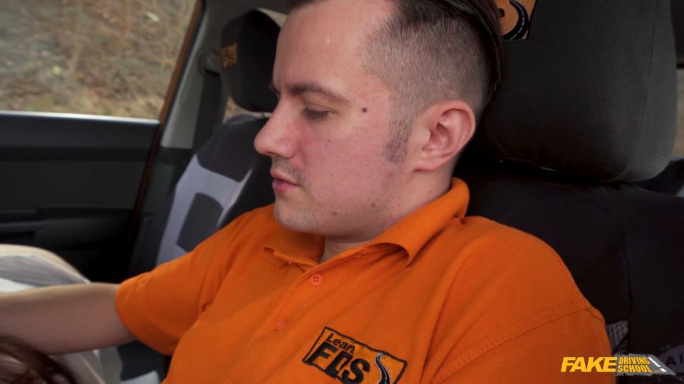 El trato caliente de Sofia Smith para adolescentes latina: culo grande, tetas naturales Gonzo