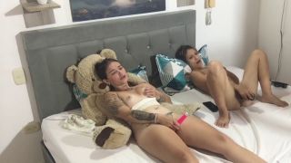 SandyTeillor - I masturbate with my friend until I have an orgasm