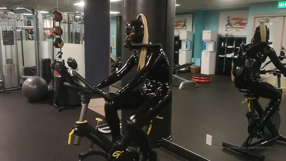 Video Vickydevika   Anaerobic Training With Gasmask And 3l Rebreath...