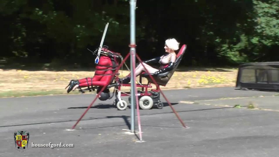 HouseOfGordhogKS12scene lg