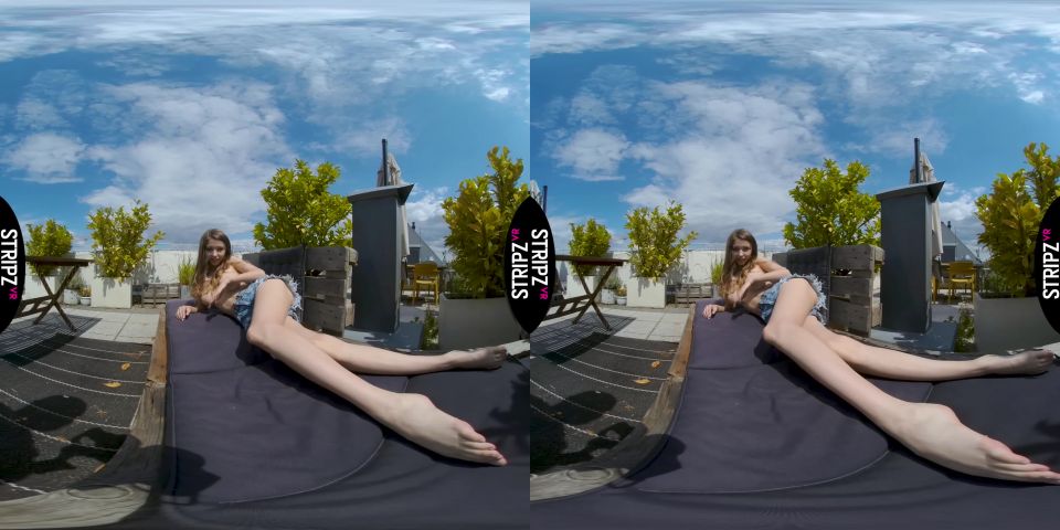 video porno 40 eliza jane femdom Mila Azul - Top Of The World - [StripzVR] (UltraHD 2K 2048p), realidad virtual sobre realidad virtual