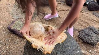 Katty West - Minipack 2 Naked girl found a coconut on a public beach and poured the juice over her body