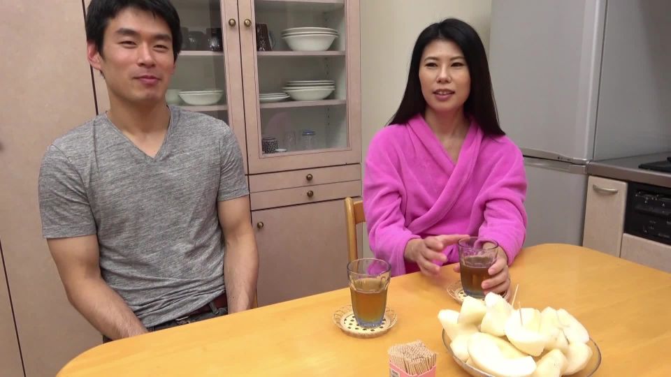 [MKD-221] 溜息のでるような美尻！真っ白美肌の四十路妻が乳首勃たせっぱなしでAVデビュー！ 摩耶しぐれ