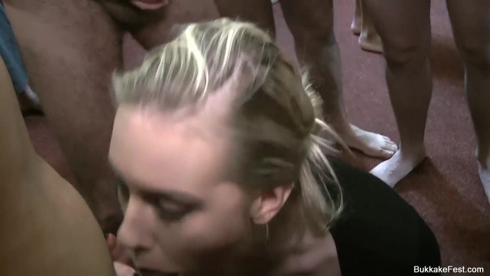 BukkakeFest presenta 15 Pixiee Little – Bukkake 1 Milf!