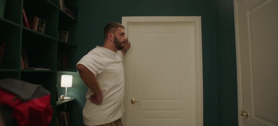 Yuliya Dzutseva (Julia Frantz) - Pyat s plyusom (Surrounded By Daughters) s01e01 (2021) HD 1080p - [Celebrity porn]