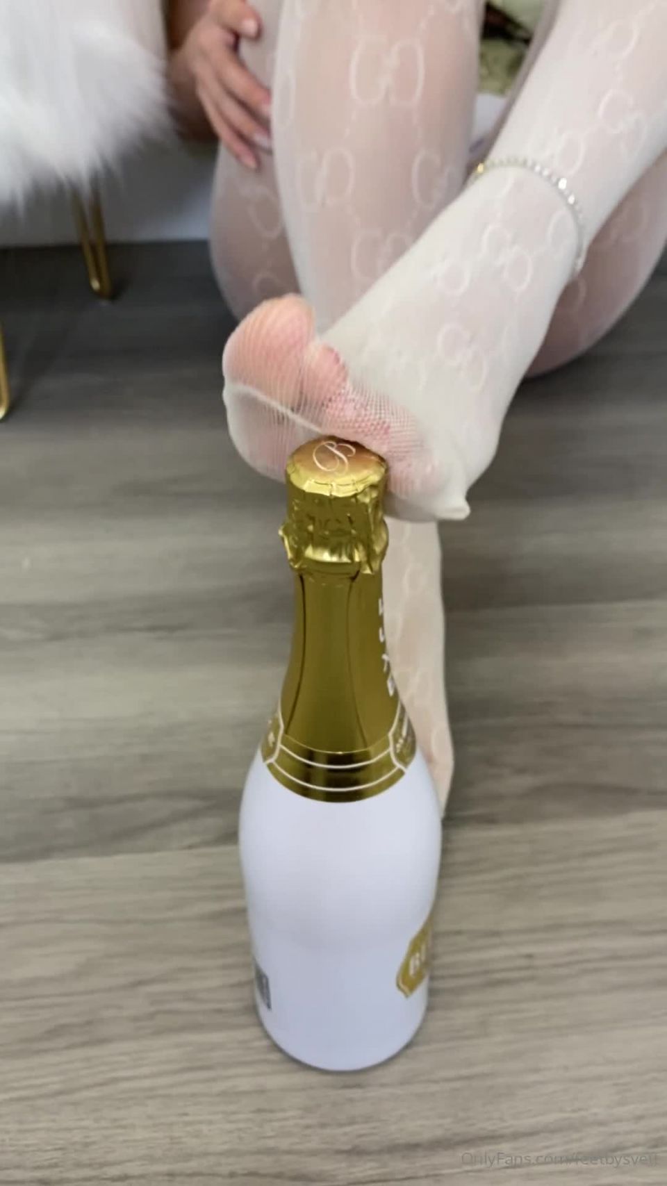 feetbysvett 23042020254403633 baby likes to get Foot!