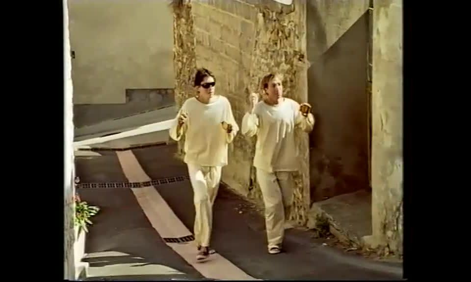 7243 Les Envahisseurs